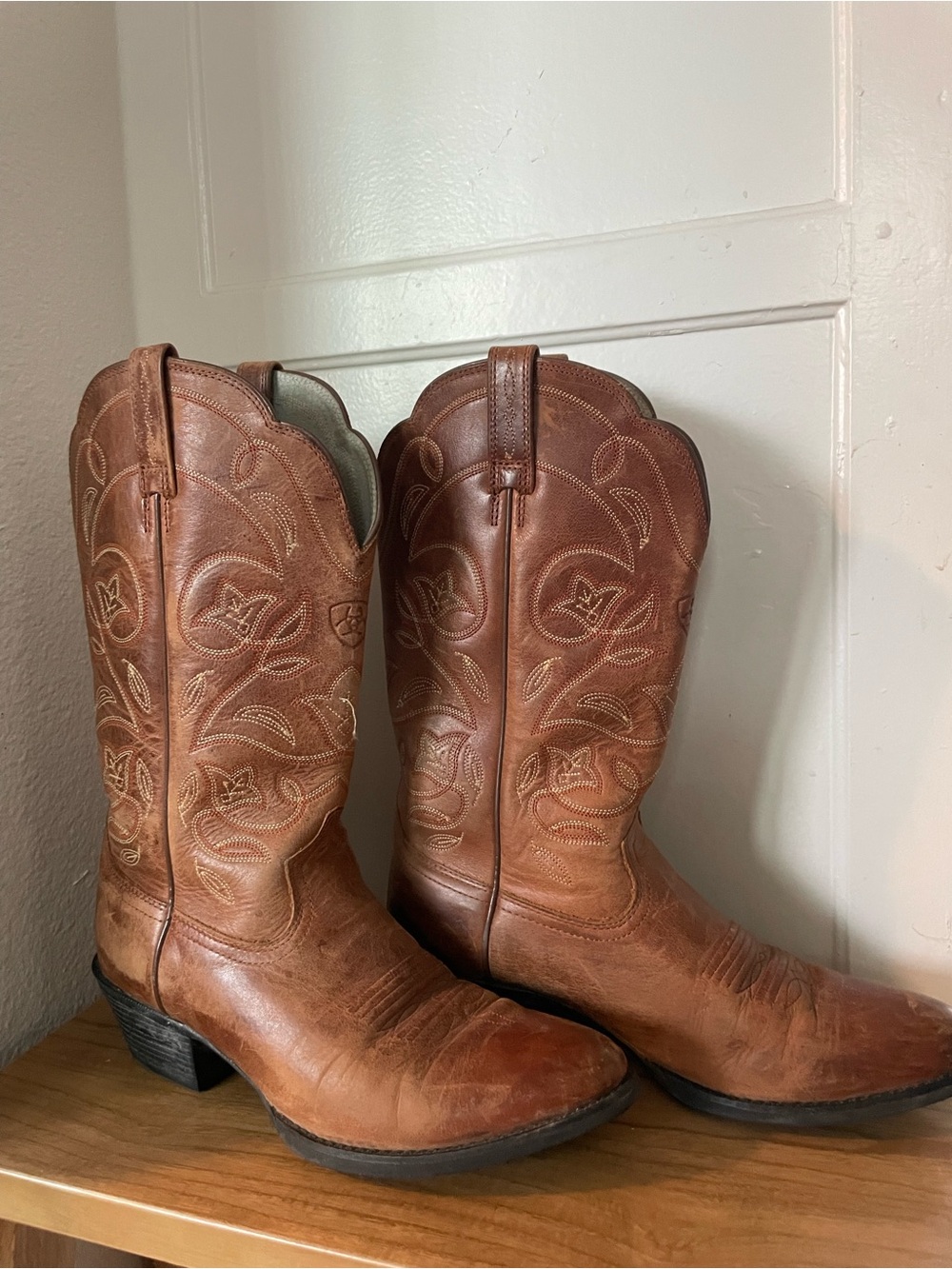 Ariat Classic Brown Leather Cowboy Boots